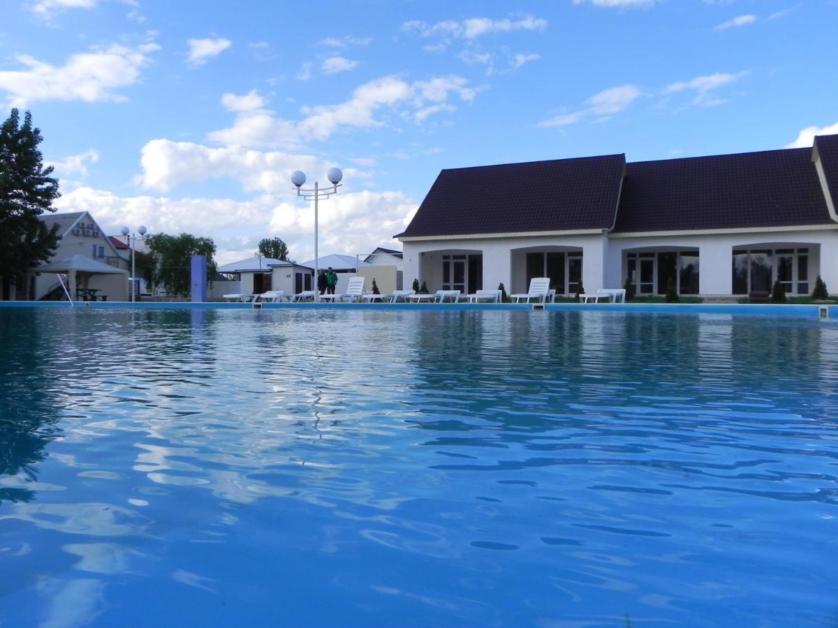 База Відпочинку "Сонячна" Primorskoye Exterior foto