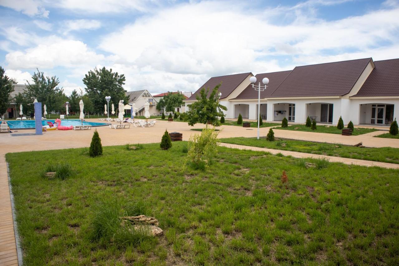 База Відпочинку "Сонячна" Primorskoye Exterior foto